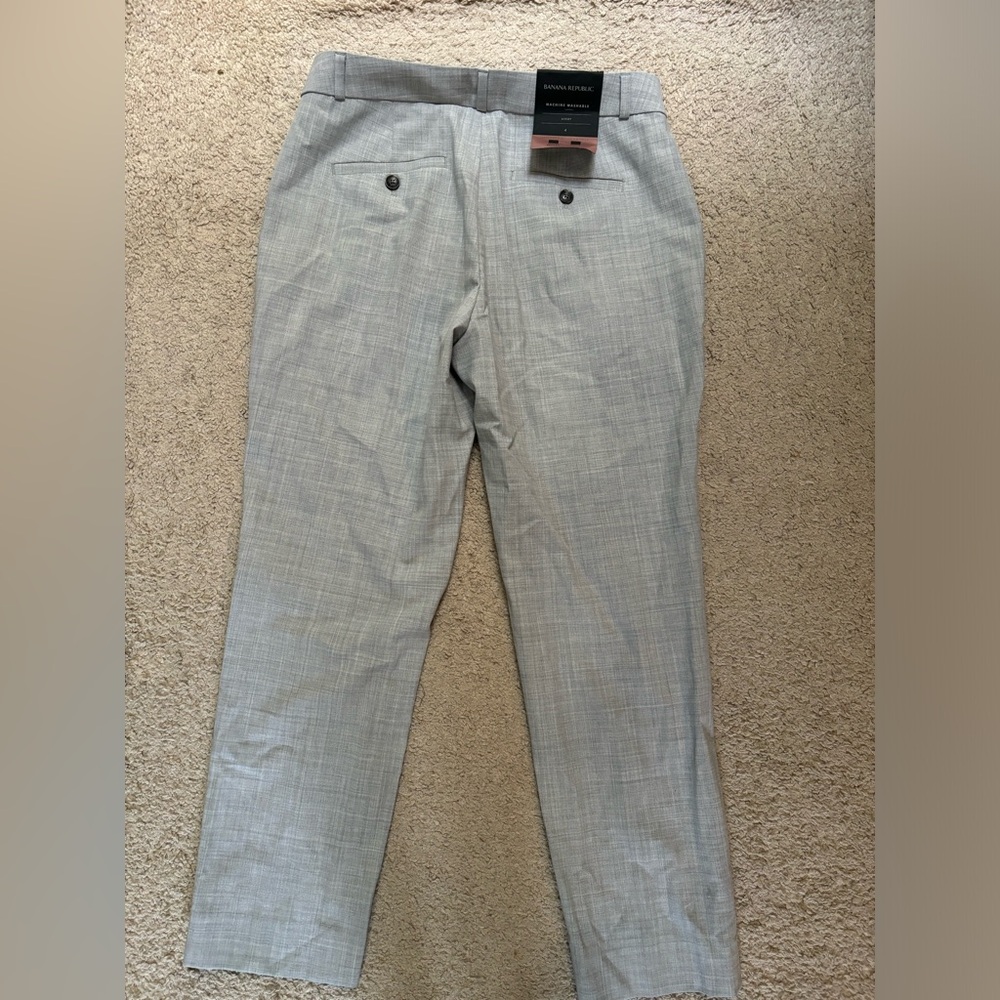 NWT Avery work pants. Avery cut at ankle. Straight leg. Size 4